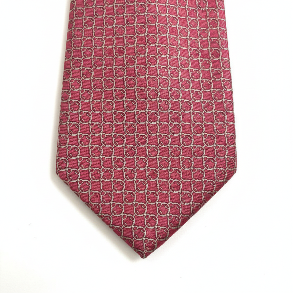 Detalle del pico de la corbata