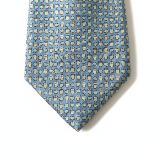 Detalle del pico de la corbata